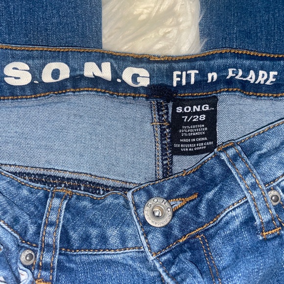 Women’s flare jeans size 7 - Picture 2 of 3